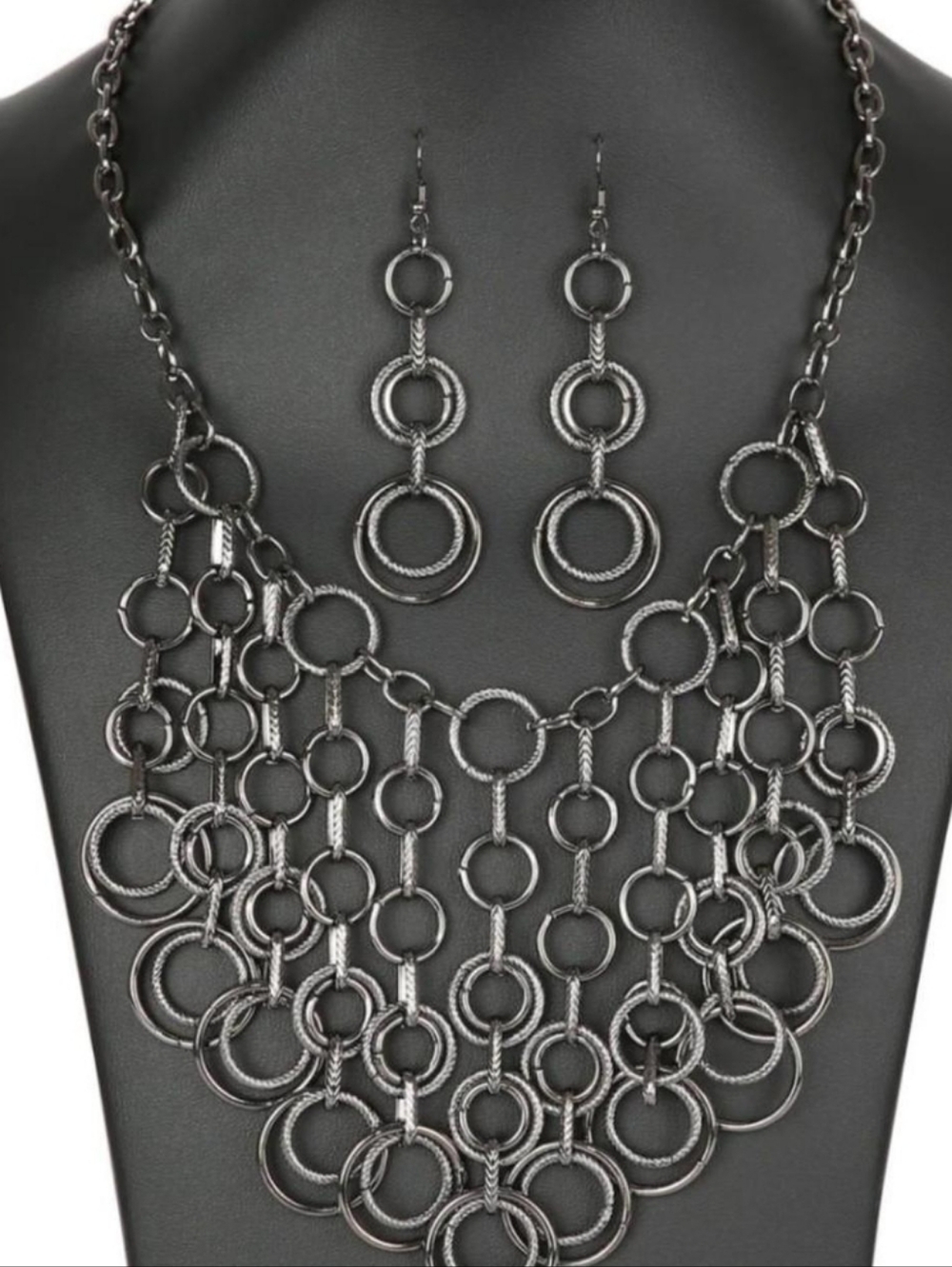 NWT Sassified Boutique Statement Gunmetal Circle-Link Necklace & Earring Set.